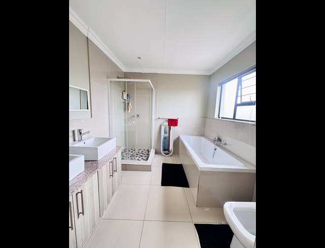 3 BEDROOM TOWNHOUSE FOR SALE IN BEN FLEUR